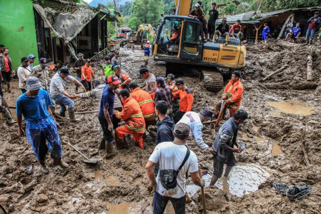 Landslides, floods kill 16, leave 6 missing in Indonesias Sumatra