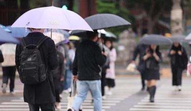 중부지방 많은 눈…강풍에 체감온도 뚝