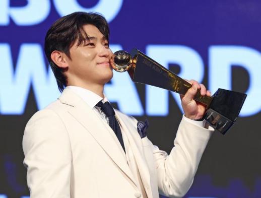 [아주돋보기] "니 땜시 살어야" KBO 최고의 별 된 김도영…만족하지 않아 더 무서운 야구 괴물