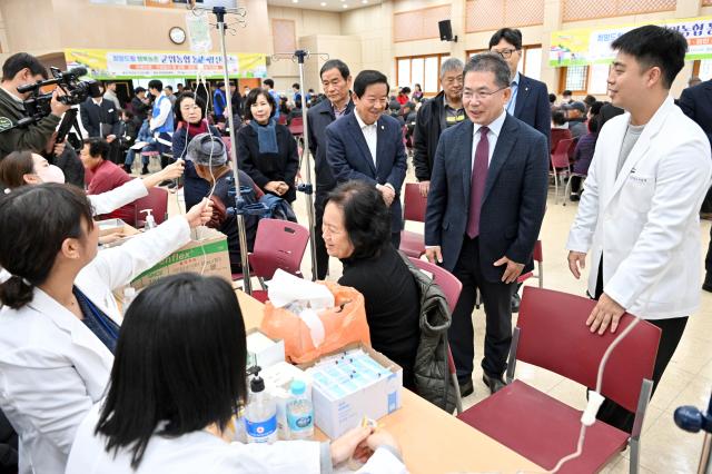 대구 군위군과 지역농협인 팔공농협과 군위농협이 함께 운영한 ‘농촌 왕진버스 사업’이 성료했다 사진대구군위군