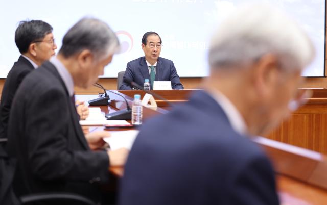 한덕수 국무총리가 27일 오전 정부서울청사 별관에서 열린 제14차 미세먼지특별대책위원회에서 발언하고 있다 사진연합뉴스