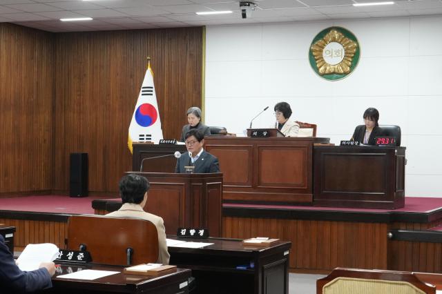 27일 제348회 동해시의회 제2차 정례회 제3차 본회의를 열고있다 사진동해시의회