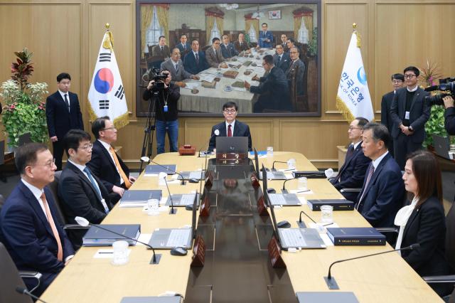 이창용 한국은행 총재가 28일 오전 서울 중구 한국은행에서 금융통화위원회를 주재하고 있다 사진한국은행