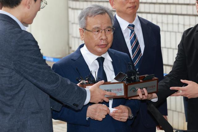 대장동 민간 개발업자들로부터 금품을 수수했다는 이른바 50억 클럽 의혹을 받고 있는 박영수 전 특별검사가 29일 오전 서울 서초구 서울중앙지법에서 열리는 구속 전 피의자 심문영장실질심사을 받기 위해 법정에 출석 입장을 밝히고 있다 20230629
사진유대길 기자 dbeorlf123ajunewscom