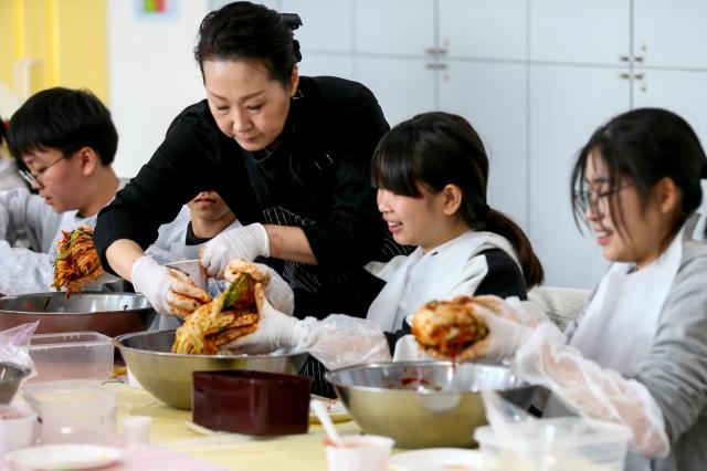 Students participate in a traditional kimjang-making class at the National Folk Museum of Korea in Seoul on Nov 28 2024 AJP Kim Dong-woo