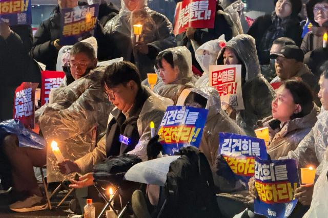 Protesters hold candles during a rally against presidential vetoes near Gwanghwamun Square in Seoul on Nov 30 2024 AJP Kim Dong-woo