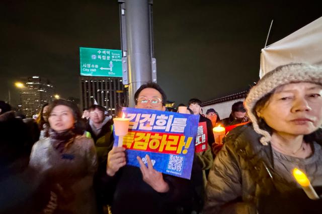 Protesters hold candles during a rally against presidential vetoes near Gwanghwamun Square in Seoul on Nov 30 2024 AJP Kim Dong-woo