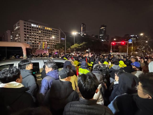 PHOTOS: Chaotic scenes on streets after martial law