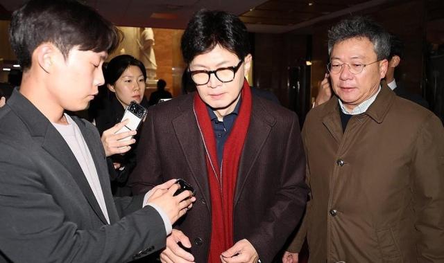 People's Power leader Han Dong-hoon arrived at the the National Assembly in Yeouido, Seoul, after President Yoon Seok Yeol declared the martial law on Dec. 3, 2024. Yonhap