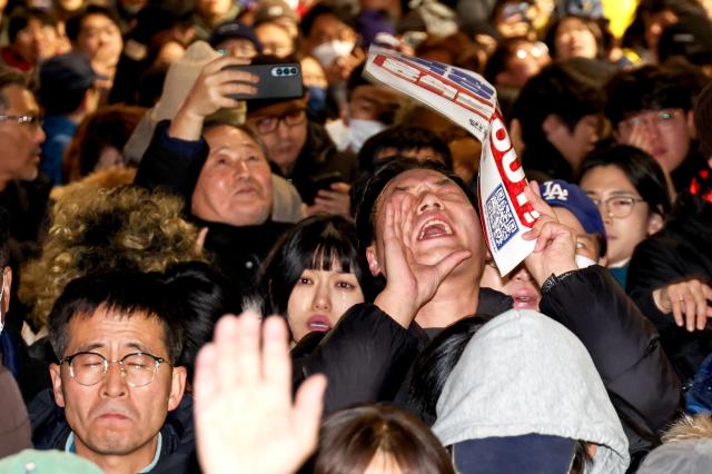 PHOTOS: Citizens cheer passage of resolution to lift martial law