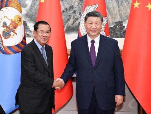 Xi holds talks with Cambodian senate president Hun Sen