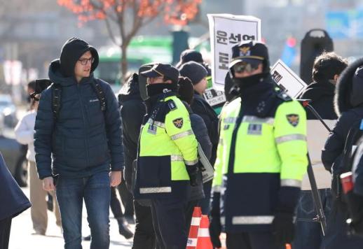 韩国戒严令"来去匆匆" 政坛余波致产业深陷泥潭