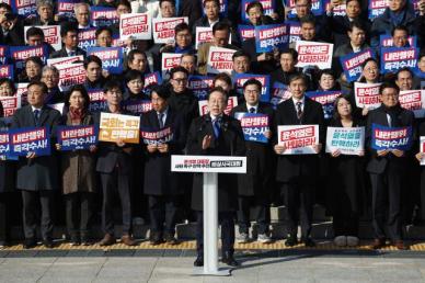 [속보] 민주, 오전 11시30분 긴급 의원총회