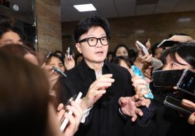Ruling party chief remains firm on suspending Yoons duties
