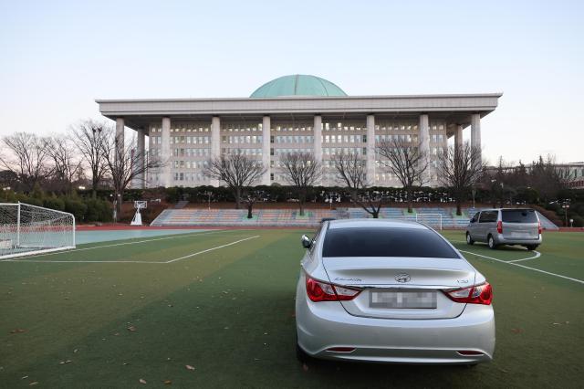 국회 차량배치사진연합뉴스