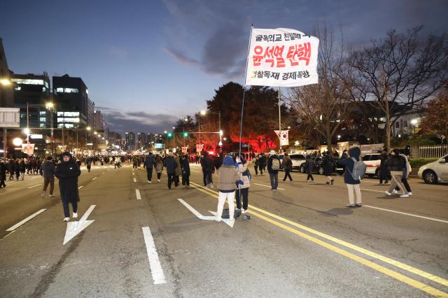 Protesters call for President Yoons impeachment on Dec 7 2024 AJP Han Jun-gu