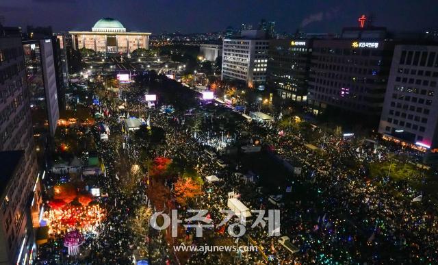 美 NYT "尹 대통령 탄핵 불발, 정치적 혼란 가속화할 것"