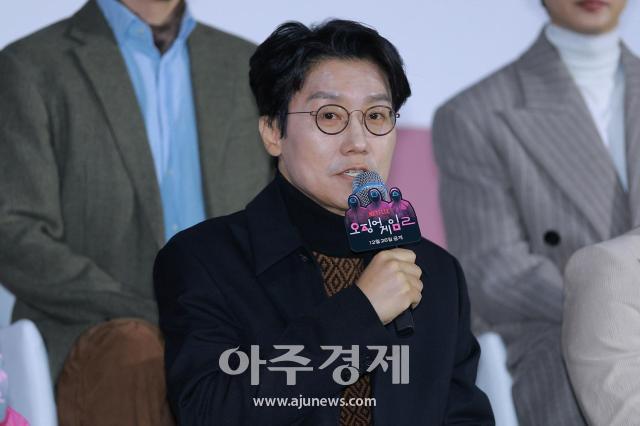 황동혁 감독이 9일 오전 서울 중구 동대문디자인플라자DDP에서 열린 넷플릭스Netflix 오징어 게임 시즌2 제작발표회에 참석해 인사말을 하고 있다 20241209사진유대길 기자 dbeorlf123ajunewscom