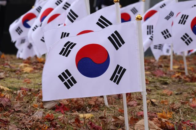 Korean top firms lag behind global peers in market value, profits