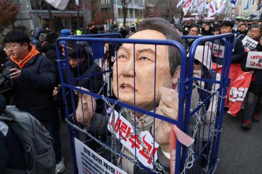 VISUALS: Unionists march toward Yongsan presidential office