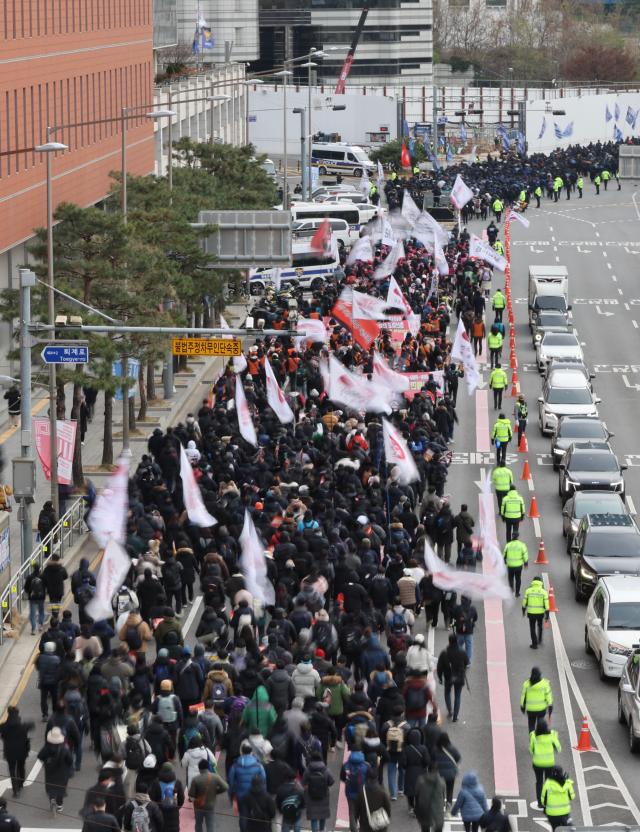 Members of the Korean Confederation of Trade Unions march from City Hall Station to the Presidential Office in Yongsan in Seoul Dec 12 2024 AJP Han Jun-gu
