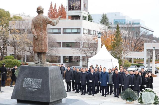 포항시는 지난 13일 故 청암 박태준 포스코 명예회장 서거 13주기를 맞아 포스텍 노벨동산에서 추모 행사를 가졌다 사진포항시