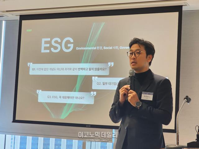 김종웅 i-ESG 대표는 AI 기술은 복잡한 ESG 데이터를 효율적으로 분석해 개선점을 제시하며 지속 가능한 경영을 위한 디지털 전환의 필수 도구로 자리 잡고 있습니다라며 AI 기술의 실질적인 활용 가능성을 강조했다사진선재관 기자