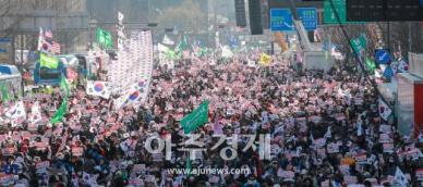 [포토] 기필코 탄핵 막기 위해 나선 시민들