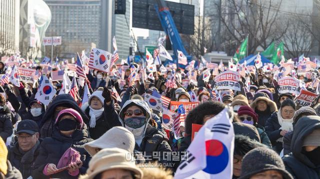 광화문에 모인 탄핵 반대 시민들 사진박명섭 기자