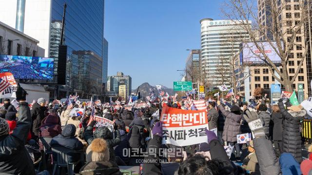 광화문에 모인 탄핵 반대 시민들 사진박명섭 기자