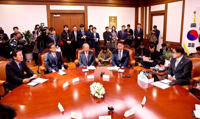  National Assembly Speaker Woo Won-sik delivers opening remarks at an emergency meeting with business organization leaders at the National Assembly in Seoul Dec 17 2024 Yonhap