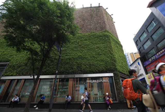 Cửa hàng ‘Nature Republic’ ở Myeong-dong Seoul ẢnhYonhap News