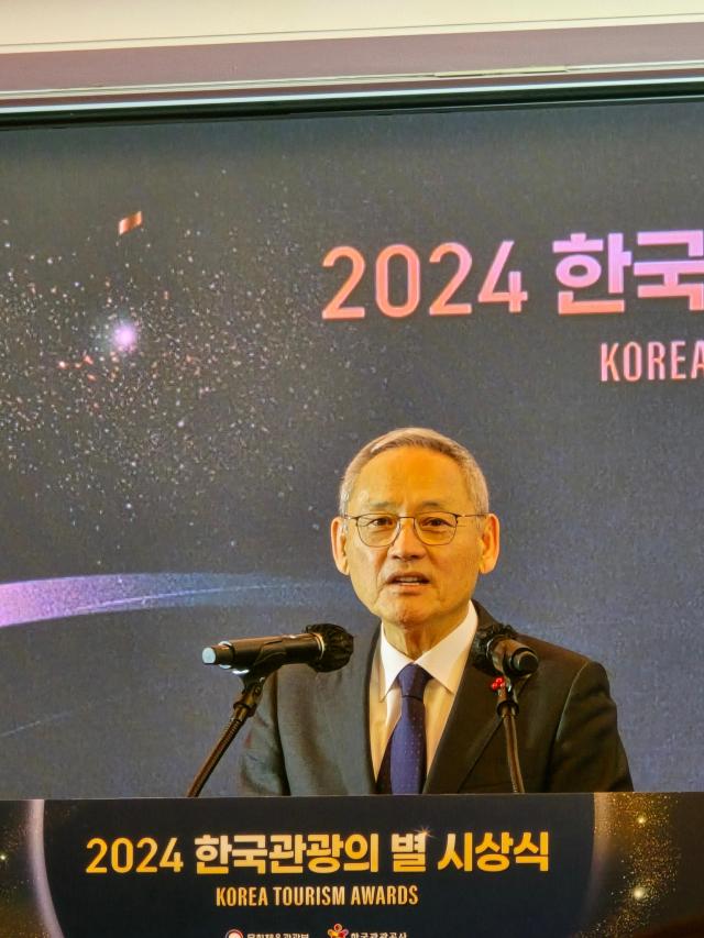 유인촌 문화체육관광부 장관이 18일 오후 서울 중구 소공동 롯데호텔에서 열린 2024 한국관광의별 행사에 참석해 환영사를 하고 있다 사진기수정 기자