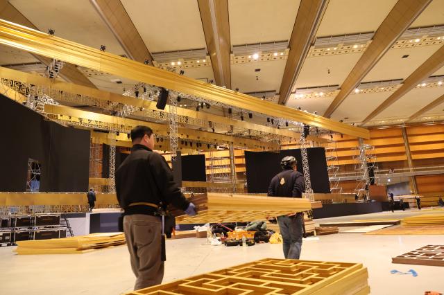 Workers build the stage for Again 2024 Turandot at COEX in Seoul on Dec 17 2024 AJP Han Jun-gu