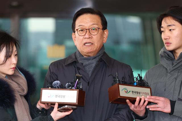 Seok Dong-hyeon a lawyer representing President Yoon Suk Yeol speaks in front of the prosecutions office in Seoul Dec 19 2014 Yonhap