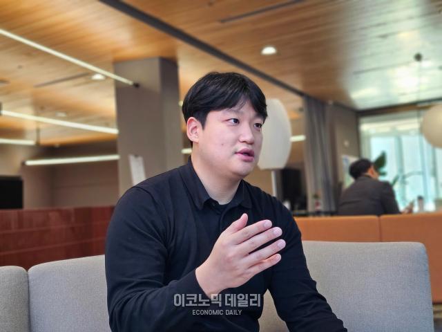 박민찬 모드니케어 대표는 “이번 선정은 모드니케어가 단순 기술 개발을 넘어 고령화 사회의 실질적 문제를 해결하는 사회적 기업으로 성장하는 중요한 전환점”이라며 “시니어들이 자신의 가치를 발견하고 사회의 활력소가 될 수 있도록 최선을 다하겠다”고 말했다사진선재관 기자