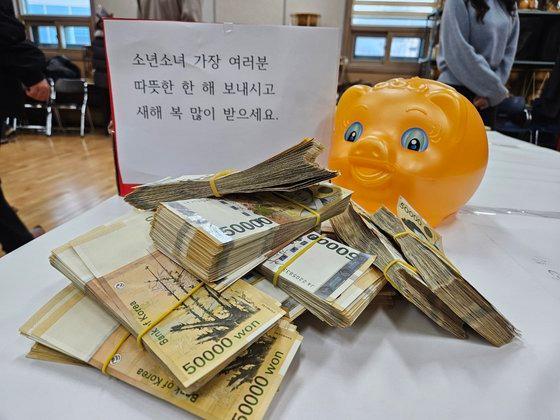 전주시 노송동의 ‘얼굴 없는 천사’가 올해에도 8003만8850원 성금을 놓고 홀연히 사라졌다。｢사진＝전주시｣