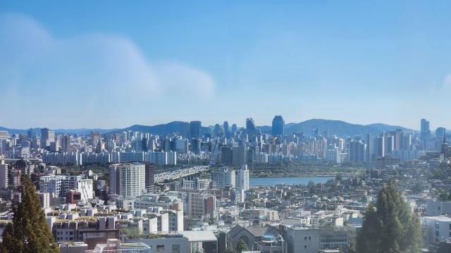 서울 용산구 남산에서 한강 방향으로 주택가가 뻗어 있다사진유환 기자