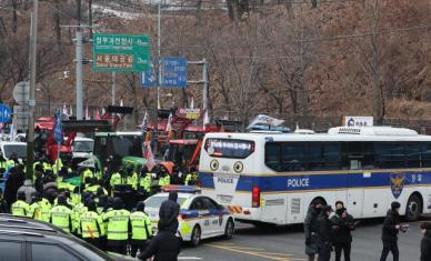 [포토] 남태령 넘는 트랙터 상경 농민들