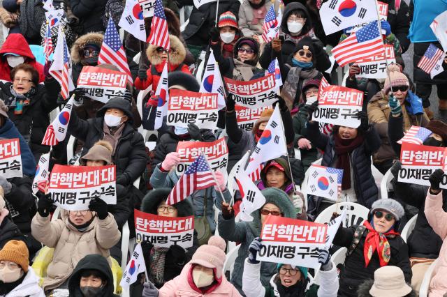 President Yoon supporters rally near Gwanghwamun Seoul calling for the impeachment of Yoon to be off and the arrest of opposition leader Lee Jae-myung Dec 21 2024 Yonhap