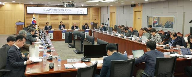 Panelists discuss at the 2025 Aju Economic Future Outlook Forum held at the National Assembly Hall in Yeouido Seoul on the morning of December 23 2024 AJP Yoo Dae-gil
