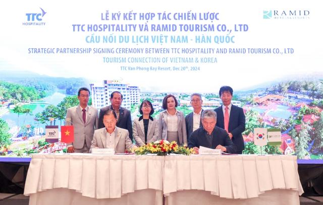 Đại diện TTC Hospitality và Ramid Hotels  Resorts ký kết hợp tác phát triển du lịch ẢnhTTC Hospitality