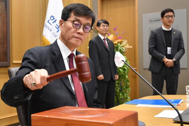 이창용 한국은행 총재가 지난달 28일 오전 서울 중구 한국은행에서 금융통화위원회를 주재하고 있다 사진사진공동취재단