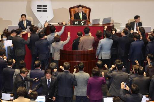 Parliament votes to impeach Acting President Han