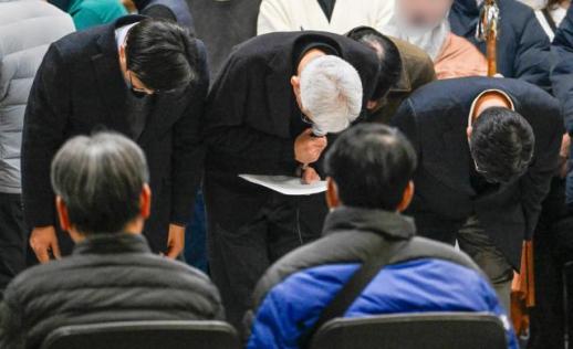 [포토] 고개 숙인 제주항공 경영진