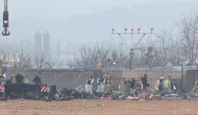 [무안 제주항공 참사] 둔덕 '콘크리트 벽'이 사고 키웠다?...국토부 "다른 공항에도 설치"