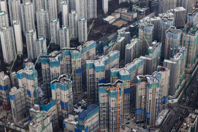 Apartment construction site in Seoul Dec 25 Yonhap