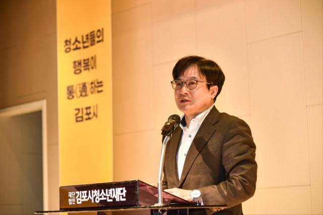 김병수 시장이 김포시가 청소년 문화예술 활동 활성화를 위해 조성된 풍무청소년문화의집 개관식에서 기념사를 하고 있다 사진김포시