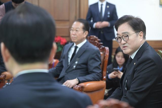 우원식 국회의장이 31일 국회 의장실에서 열린 여야 대표 회동에서 발언하고 있다 사진연합뉴스