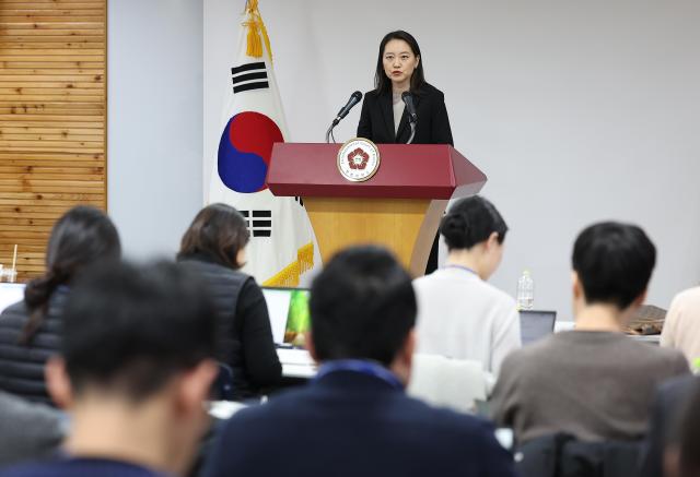 이진 헌법재판소 공보관이 16일 오후 서울 종로구 헌법재판소에서 열린 윤석열 대통령 탄핵심판 관련 브리핑에서 발언하고 있다 사진연합뉴스